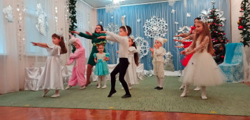 В группе " Солнышко" прошел новогодний утренник " Карамельная страна" В группе " Солнышко" прошел новогодний утренник " Карамельная страна".